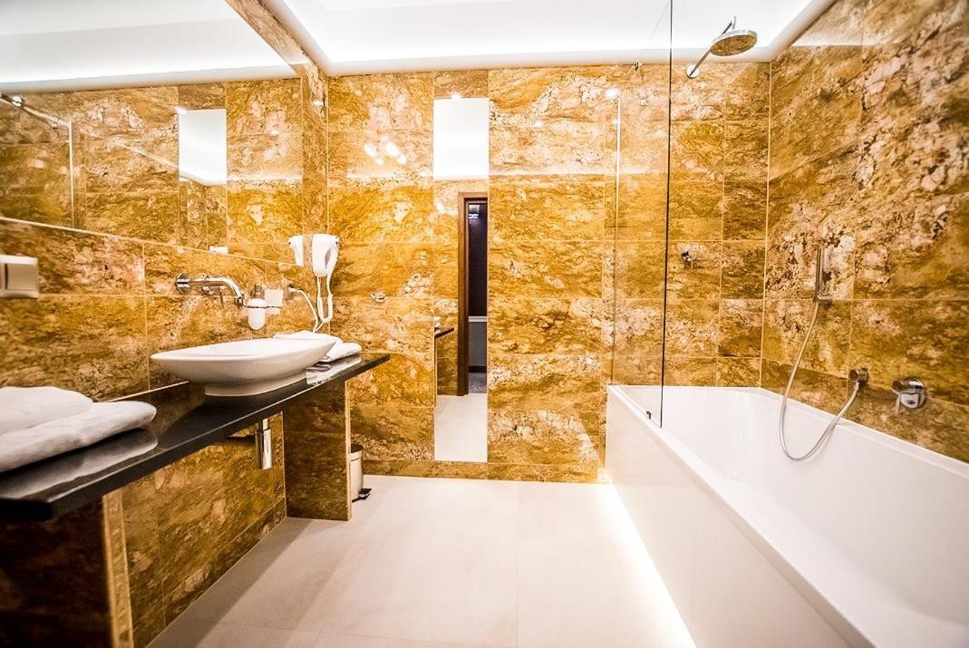 Hotel Palac Poledno Pokoj fotografie